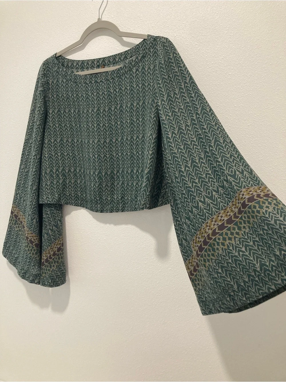 Free People Jade Green Stars Aligned Patterned Bell Sleeve Crop Blouse Top - Picture 4 of 14